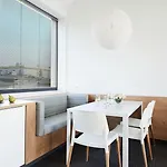 Boulevard By Zdrojowa Apartman *